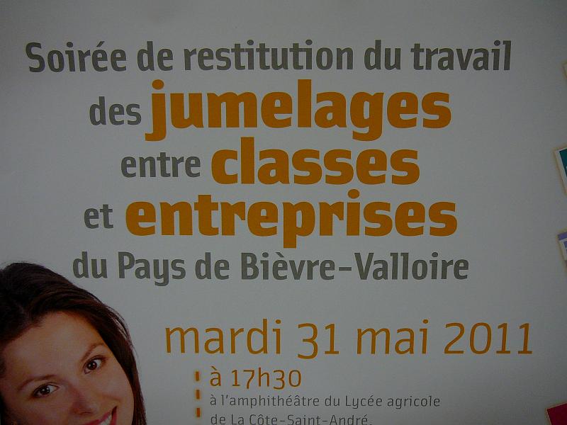 P1110820.JPG - Une affiche remarquée dans les communes et établissements de Bièvres Liers dans le Nord Isère.