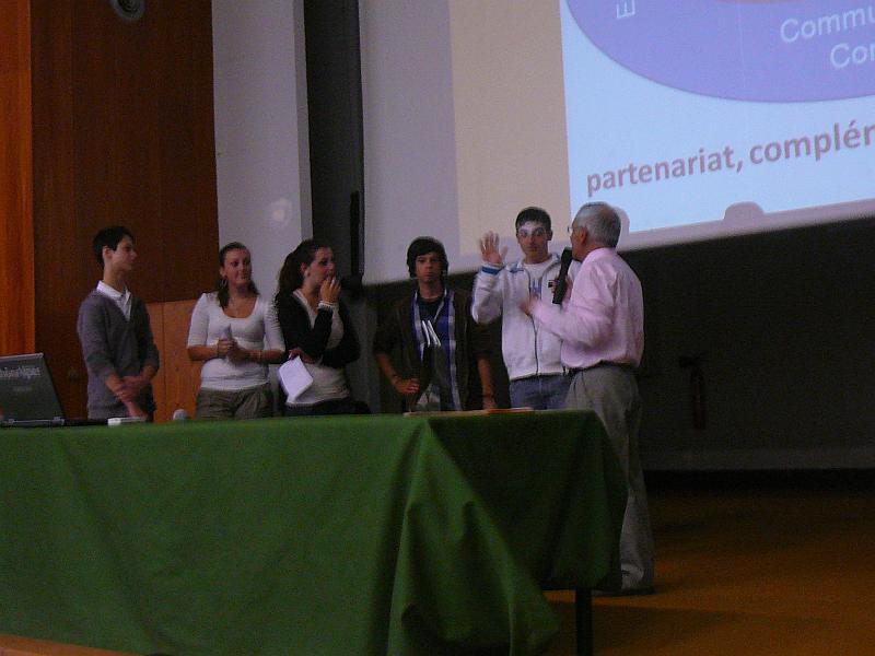 P1110894.JPG - Jacques MATHYS questionne sur la paretenariat Ecole Entreprise.