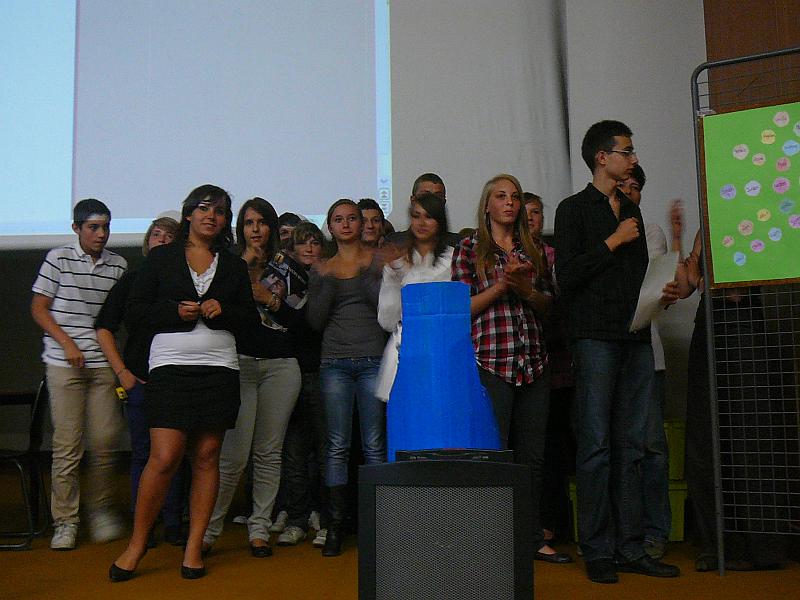 P1110908.JPG - Les 26 élèves du collèges nous ont montré tous leurs talents. De la graine de Pro en animation.
